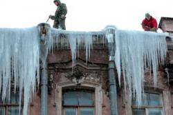 У Харкові близько 250 будинків очистили від бурульок 