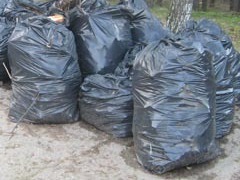 Співробітники «Титану» взялися за... мітли