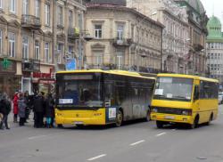 Львівських перевізників силоміць повертають на маршрути