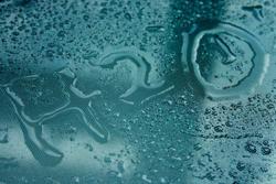 вода