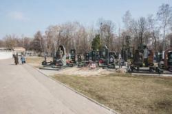 На харківські кладовища прийшли волонтери