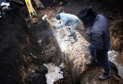 Львівські комунальники усю ніч «латали»  водогін 